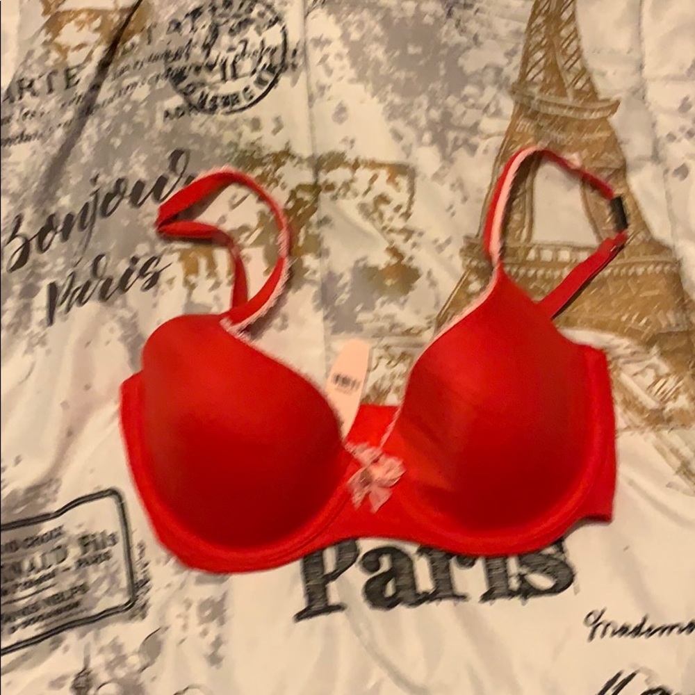 Victoria’s Secret body by Victoria bra